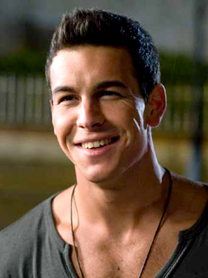 Mario Casas es Kilian  Cena de filme, Filmes, Palmeiras