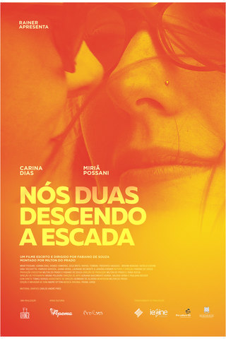 Nós duas descendo a escada
